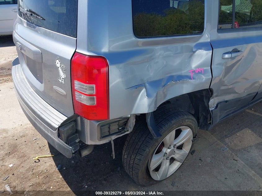 VIN 1C4NJRFB8HD175228 2017 JEEP PATRIOT LATITUDE 4X4