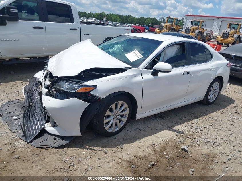 4T1B11HK9JU005737 2018 TOYOTA CAMRY - Image 2