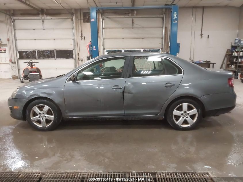 2009 Volkswagen Jetta Se/Sel VIN: 3VWRZ71K79M015432 Lot: 39330419