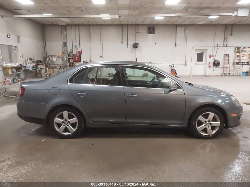 2009 Volkswagen Jetta Se/Sel VIN: 3VWRZ71K79M015432 Lot: 39330419