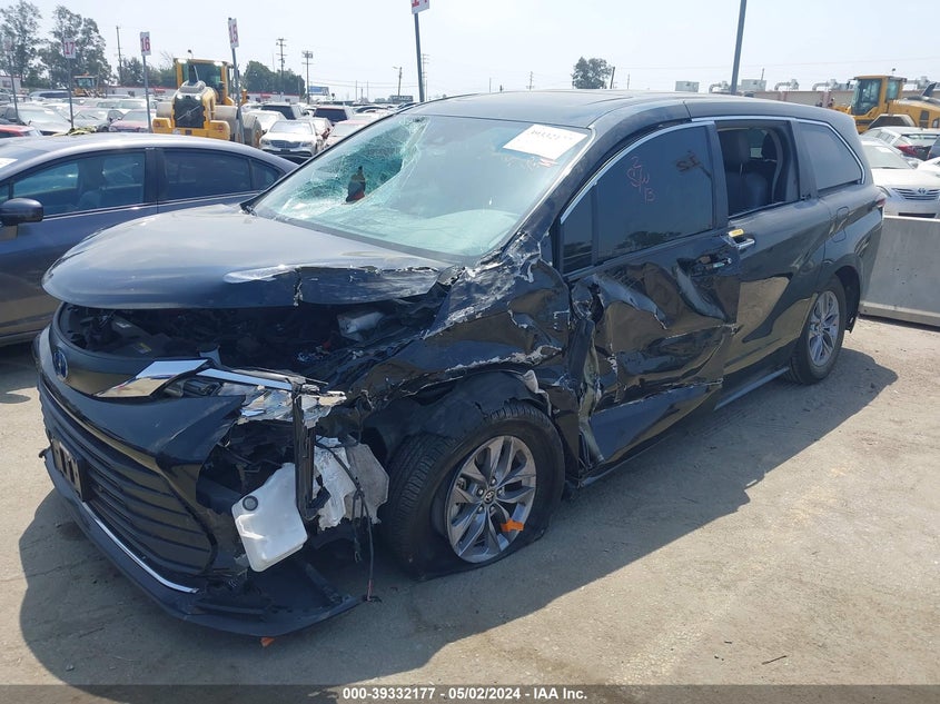 2022 TOYOTA SIENNA 2.5L I4 FI DOHC 16V (VIN: 5TDYRKECXNS130833