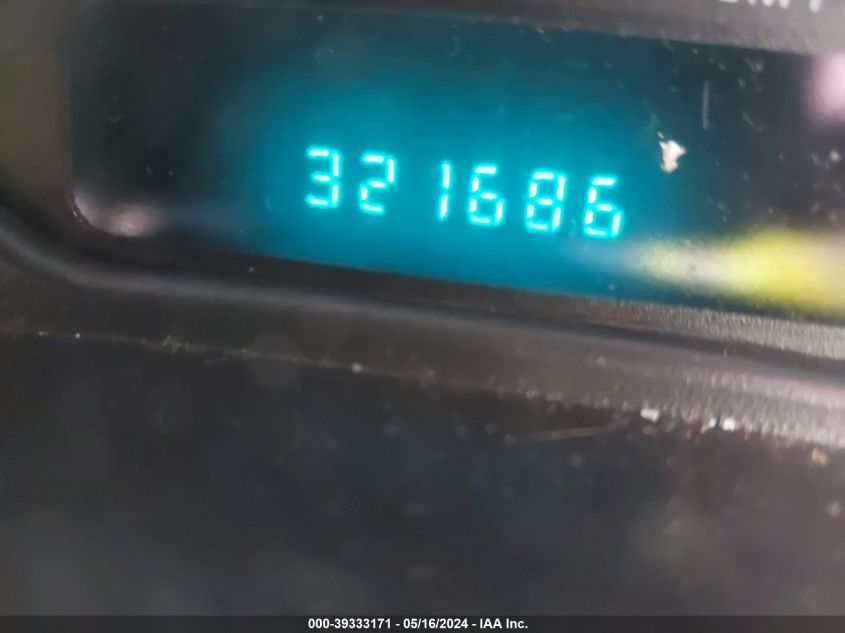 2002 Chevrolet Suburban 1500 Lt VIN: 3GNEC16ZX2G261148 Lot: 39333171