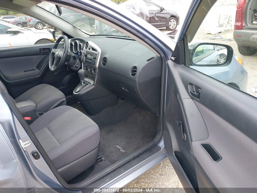 2005 Toyota Matrix VIN: 2T1KR32E65C390284 Lot: 39333572