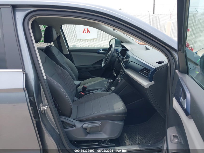 VIN 3VVLX7B28NM040932 2022 VOLKSWAGEN TAOS 1.5T SE