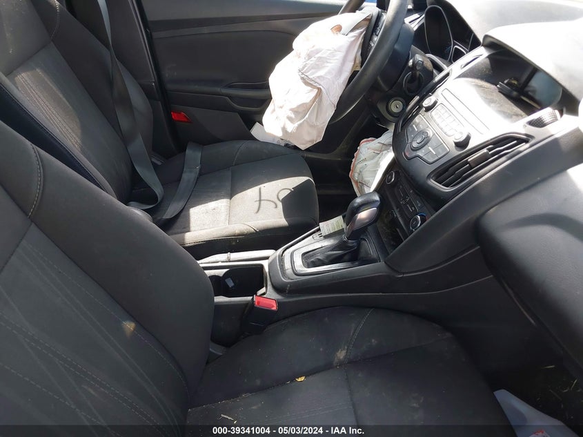 VIN 1FADP3K24JL326273 2018 FORD FOCUS SE