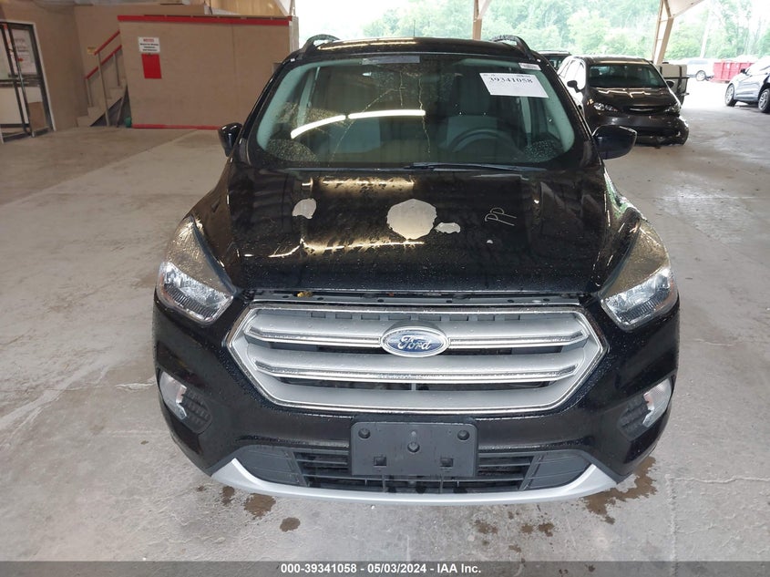 VIN 1FMCU9GDXJUB33885 2018 FORD ESCAPE SE