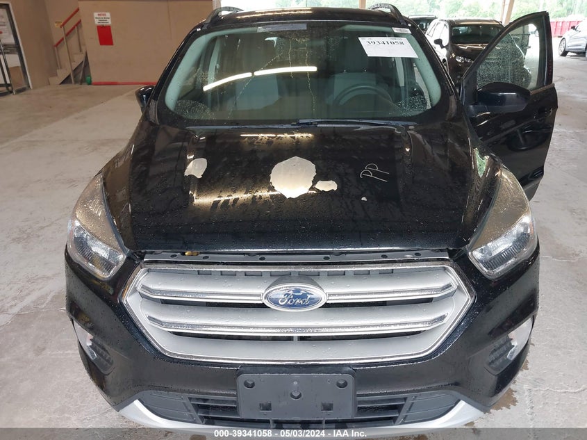 VIN 1FMCU9GDXJUB33885 2018 FORD ESCAPE SE