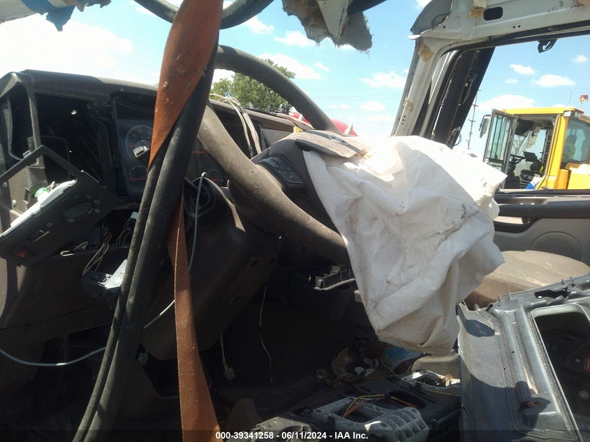 2014 Volvo Vn Vnl VIN: 4V4NC9TG1EN168951 Lot: 39341258