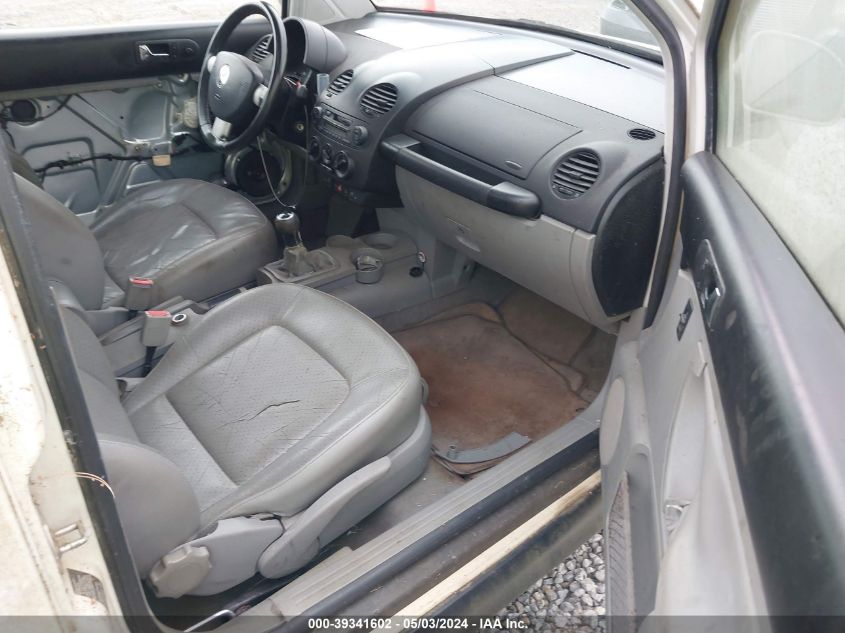 3VWDD21C6YM423892 | 2000 VOLKSWAGEN NEW BEETLE