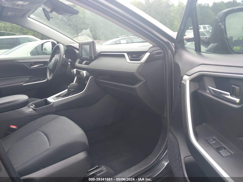 VIN 2T3W1RFV0NC208396 2022 TOYOTA RAV4 XLE/XLE PREMIUM