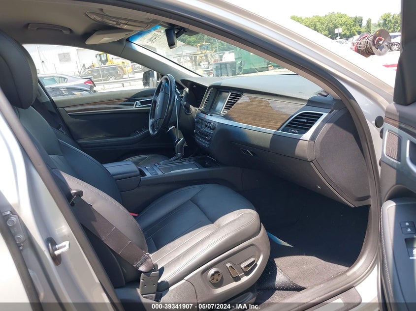 2016 Hyundai Genesis 3.8 VIN: KMHGN4JEXGU122686 Lot: 39341907