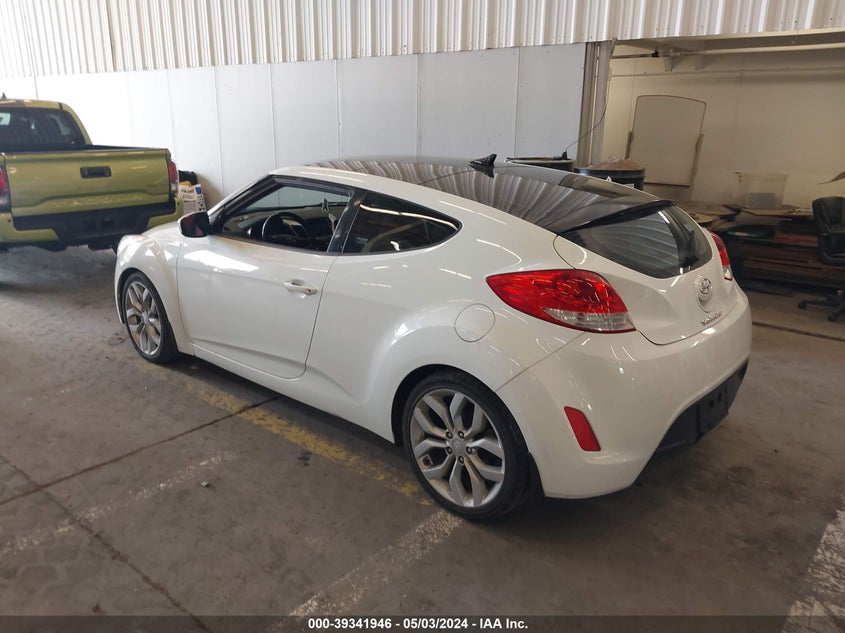 2012 Hyundai Veloster Base W/Red/Black VIN: KMHTC6AD5CU066688 Lot: 39341946