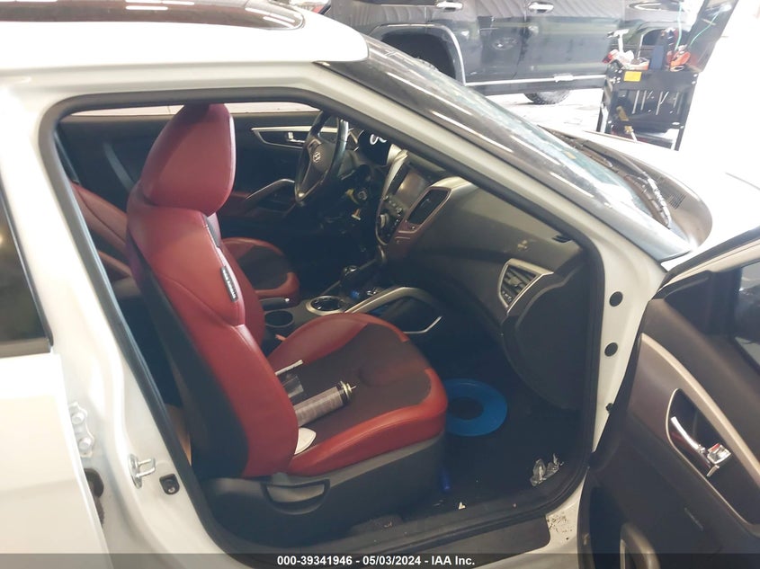 2012 Hyundai Veloster Base W/Red/Black VIN: KMHTC6AD5CU066688 Lot: 39341946