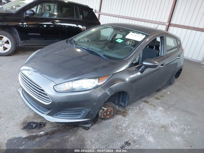VIN 3FADP4EJ5JM132861 2018 FORD FIESTA SE
