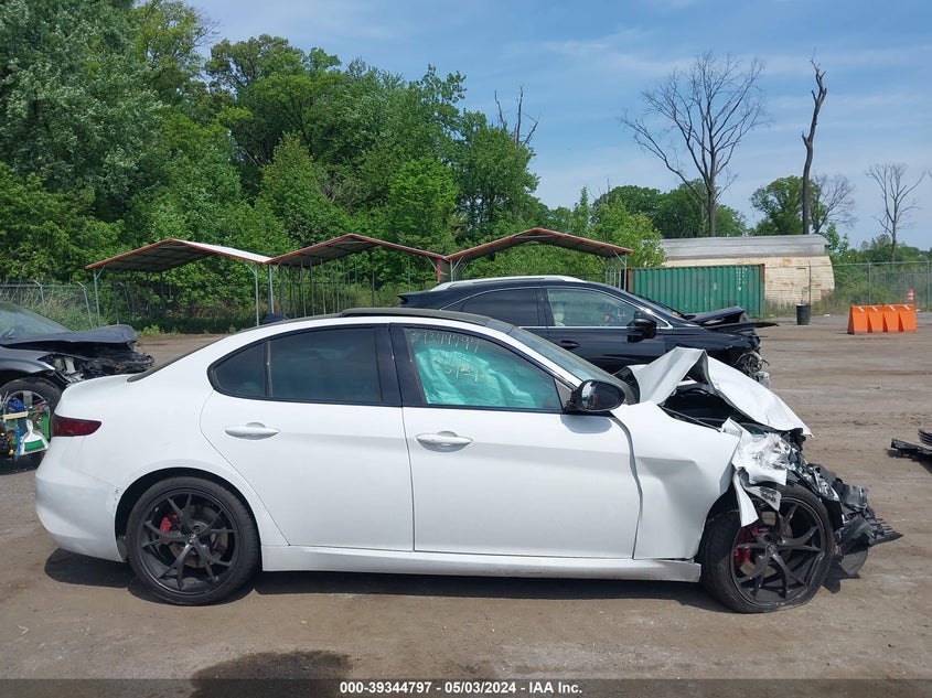 VIN ZARFAEDNXH7540720 2017 ALFA ROMEO GIULIA Q4