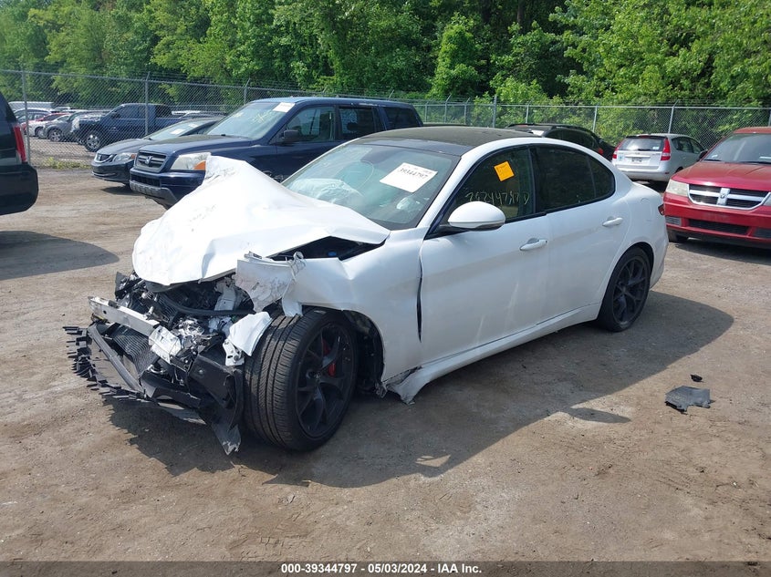 VIN ZARFAEDNXH7540720 2017 ALFA ROMEO GIULIA Q4