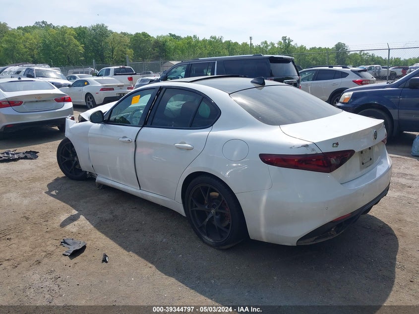 VIN ZARFAEDNXH7540720 2017 ALFA ROMEO GIULIA Q4