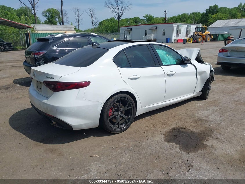 VIN ZARFAEDNXH7540720 2017 ALFA ROMEO GIULIA Q4