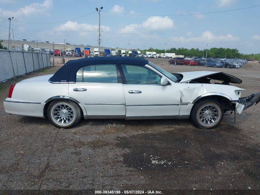 2000 Lincoln Town Car Signature VIN: 1LNHM82W4YY884508 Lot: 39345198