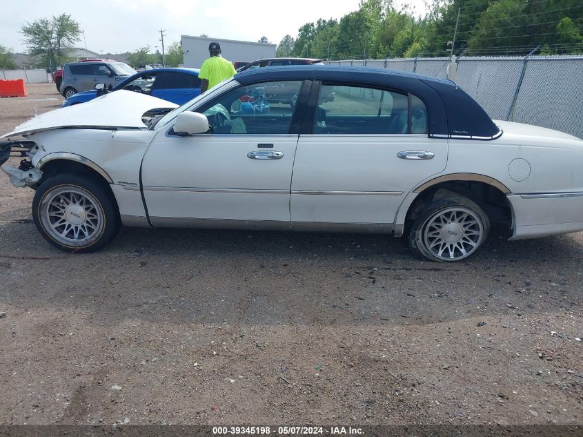 2000 Lincoln Town Car Signature VIN: 1LNHM82W4YY884508 Lot: 39345198