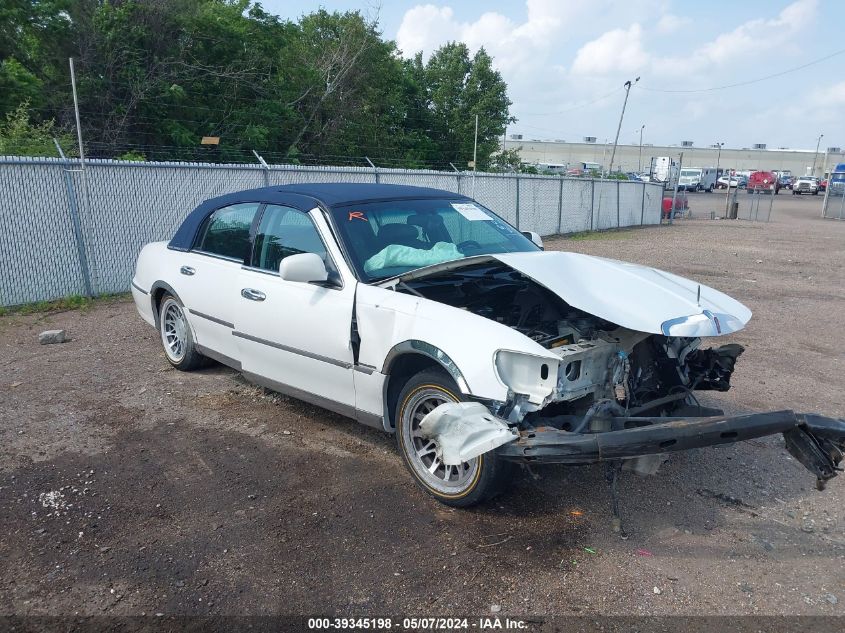 2000 Lincoln Town Car Signature VIN: 1LNHM82W4YY884508 Lot: 39345198