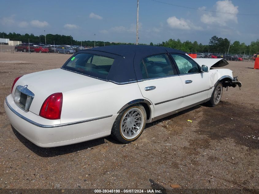 2000 Lincoln Town Car Signature VIN: 1LNHM82W4YY884508 Lot: 39345198