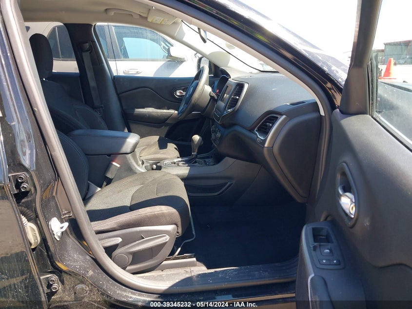 VIN 1C4PJLCB0KD462466 2019 JEEP CHEROKEE LATITUDE
