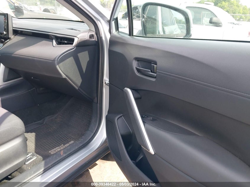 2022 Toyota Corolla Cross Le VIN: 7MUCAABG6NV033895 Lot: 39346422