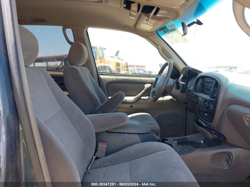 2005 Toyota Sequoia Sr5 V8 VIN: 5TDZT34A95S240767 Lot: 39347291