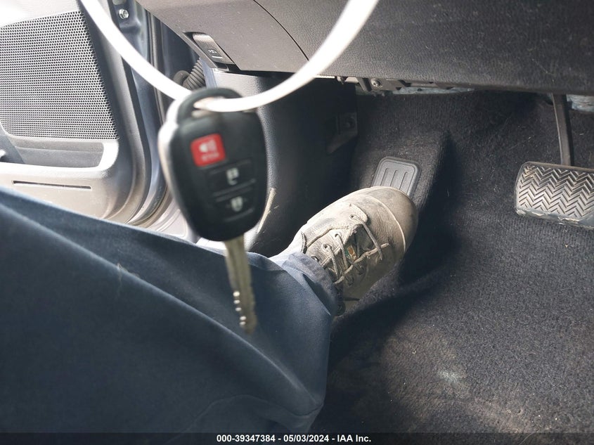 2013 TOYOTA RAV4 XLE - JTMRFREV7D5025369