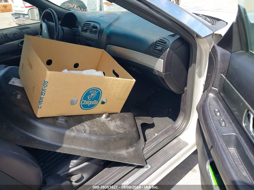 2005 Ford Thunderbird 50Th Anniversary VIN: 1FAHP60A35Y106287 Lot: 39351627