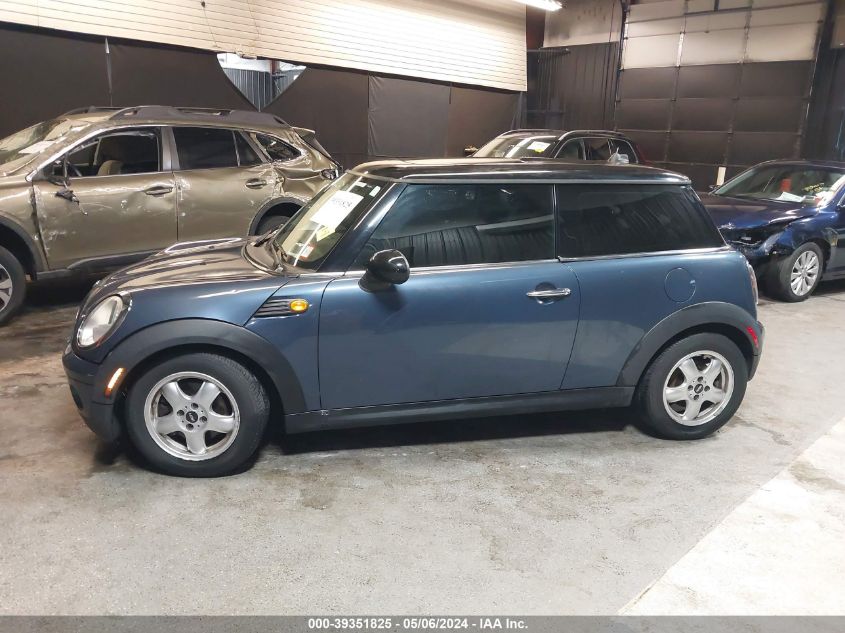 2009 Mini Cooper VIN: WMWMF33599TW78165 Lot: 39351825