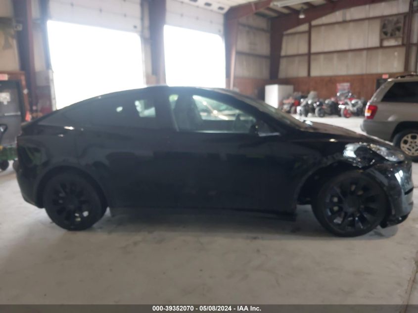 2022 Tesla Model Y Long Range Dual Motor All-Wheel Drive VIN: 7SAYGAEE8NF378345 Lot: 39352070