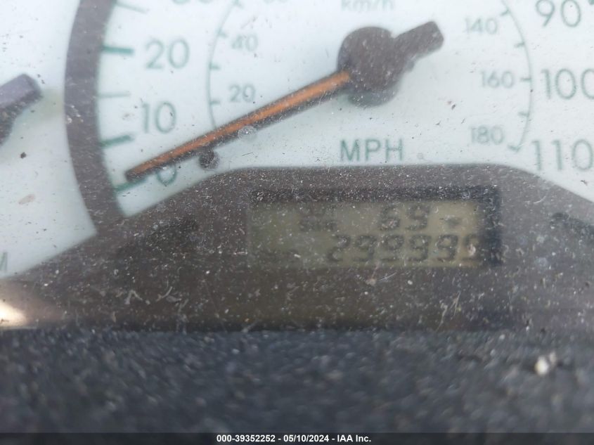 2003 Toyota Corolla Le VIN: JTDBR32E030038745 Lot: 39352252