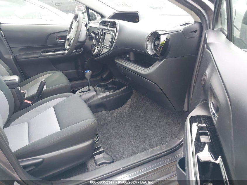 2018 Toyota Prius C Two VIN: JTDKDTB32J1604506 Lot: 39352347