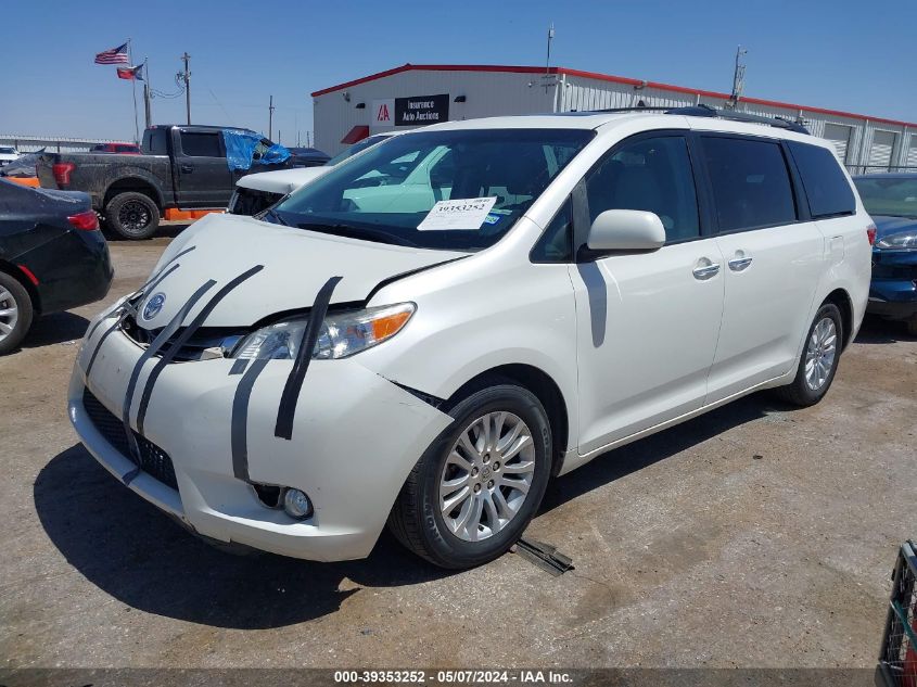 5TDYZ3DC9HS852029 2017 TOYOTA SIENNA - Image 2