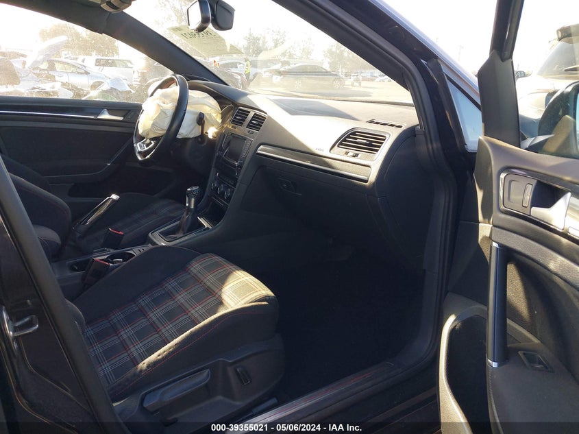 2015 VOLKSWAGEN GOLF GTI 2.0T S 4-DOOR - 3VW5T7AU0FM006858