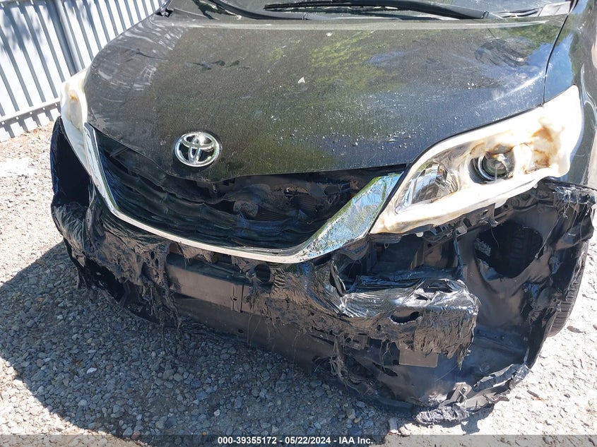 2017 Toyota Sienna Le 8 Passenger VIN: 5TDKZ3DC3HS786793 Lot: 39355172