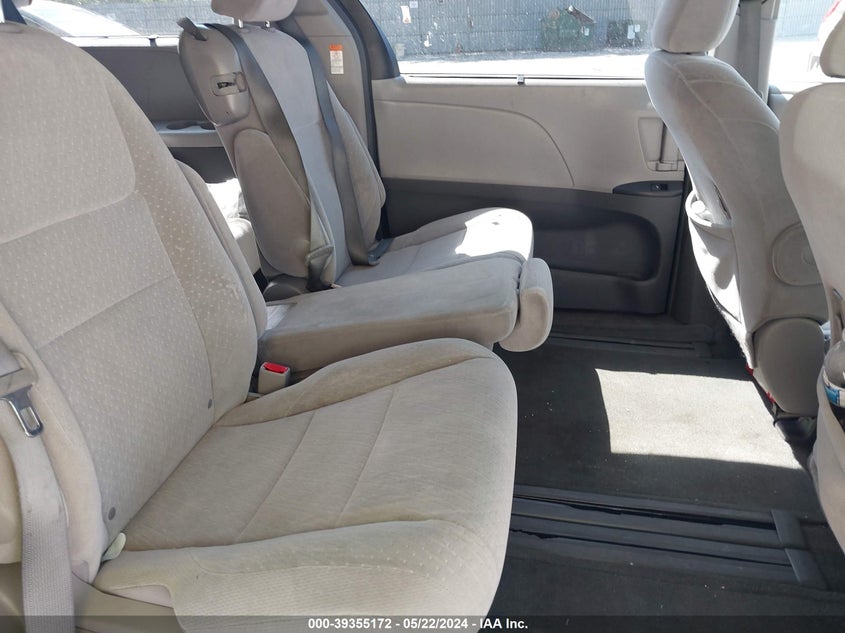 2017 Toyota Sienna Le 8 Passenger VIN: 5TDKZ3DC3HS786793 Lot: 39355172