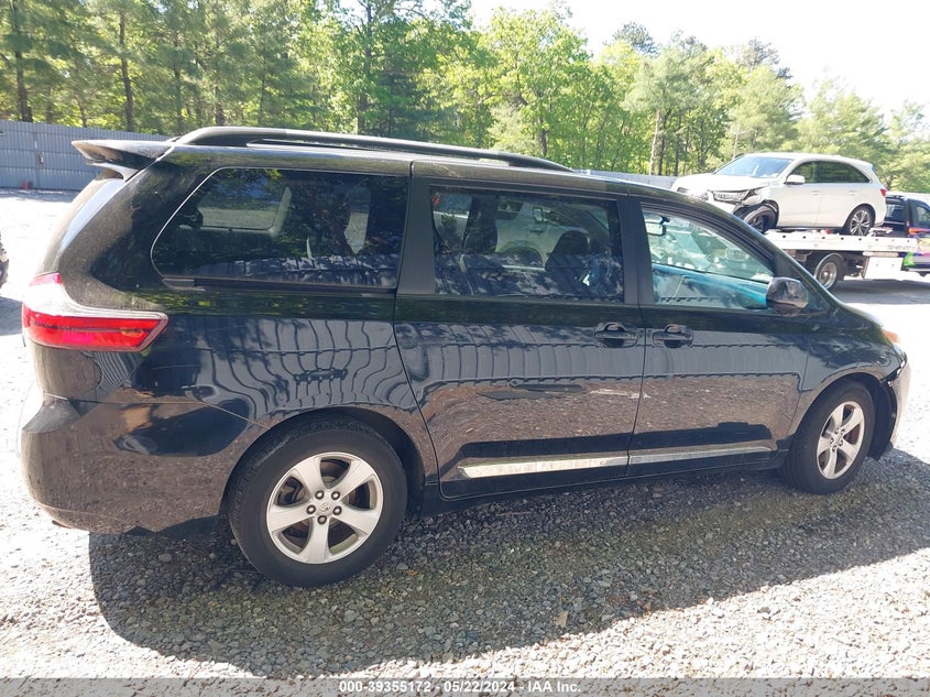 2017 Toyota Sienna Le 8 Passenger VIN: 5TDKZ3DC3HS786793 Lot: 39355172