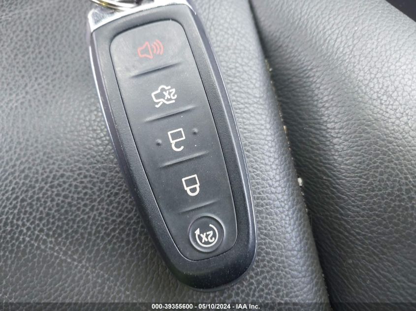 2016 Ford Escape Titanium VIN: 1FMCU9J97GUB27989 Lot: 39355600