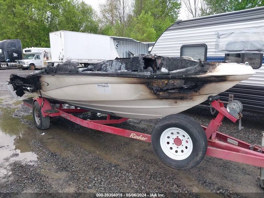 2001 RINKER BOAT