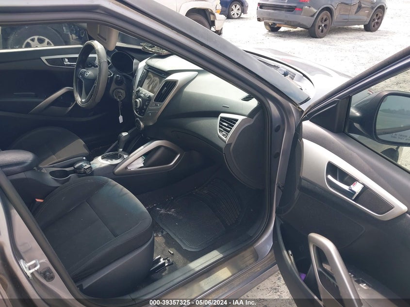 2016 Hyundai Veloster VIN: KMHTC6AD4GU262692 Lot: 39357325