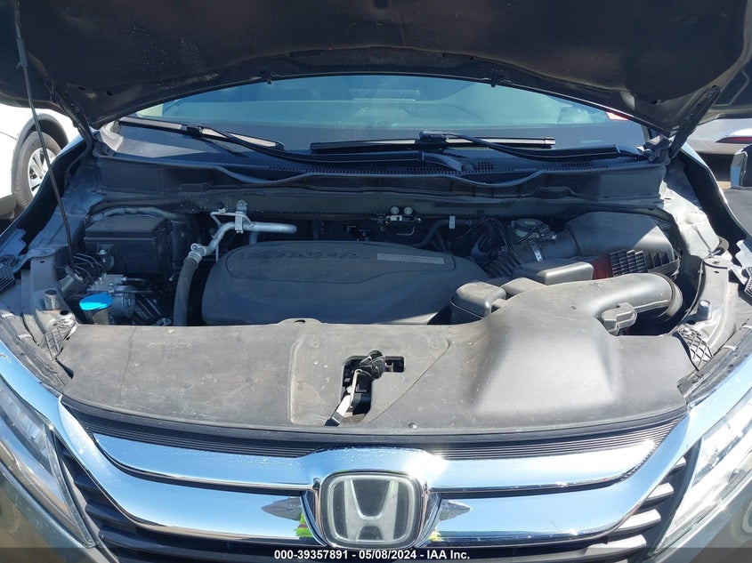 VIN: 5FNRL6H80JB003673 2018 HONDA ODYSSEY TOURING