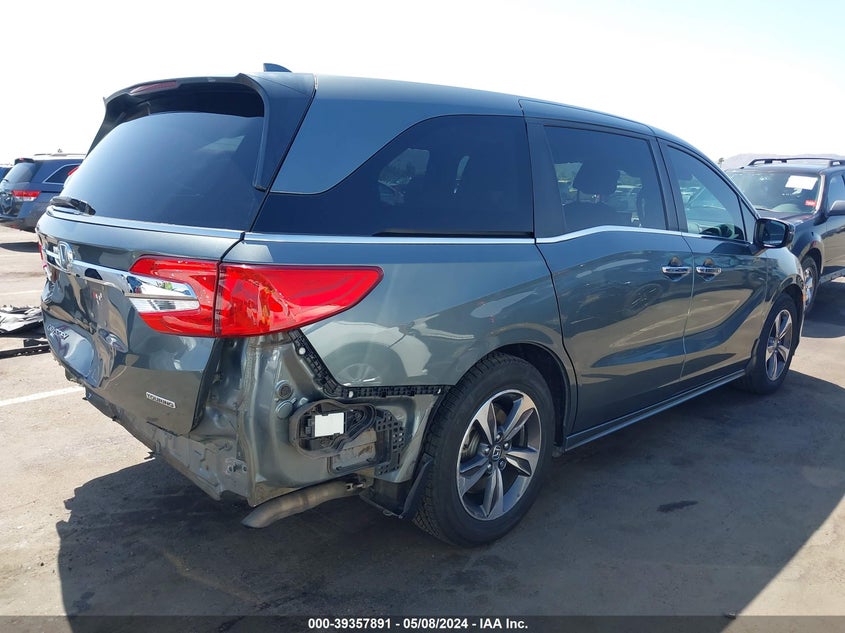 VIN: 5FNRL6H80JB003673 2018 HONDA ODYSSEY TOURING