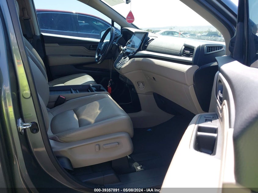 VIN: 5FNRL6H80JB003673 2018 HONDA ODYSSEY TOURING