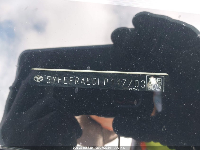 VIN 5YFEPRAE0LP117703 2020 TOYOTA COROLLA LE
