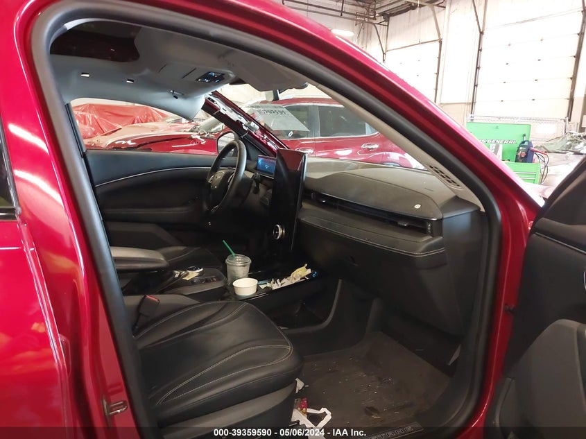 2022 Ford Mustang Mach-E Premium VIN: 3FMTK3SUXNMA23942 Lot: 39359590