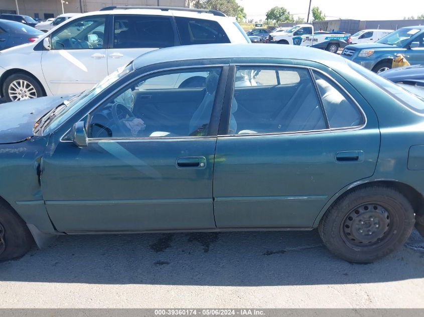 1996 Toyota Camry Dx/Le/Xle VIN: JT2BG12K1T0399779 Lot: 39360174