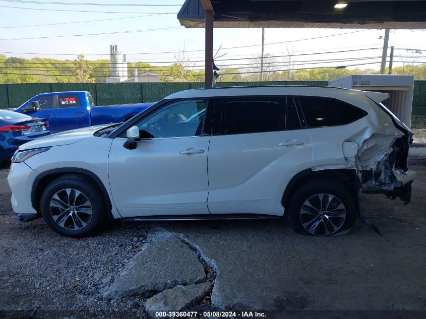 2021 TOYOTA HIGHLANDER XLE - 5TDHZRBHXMS536084